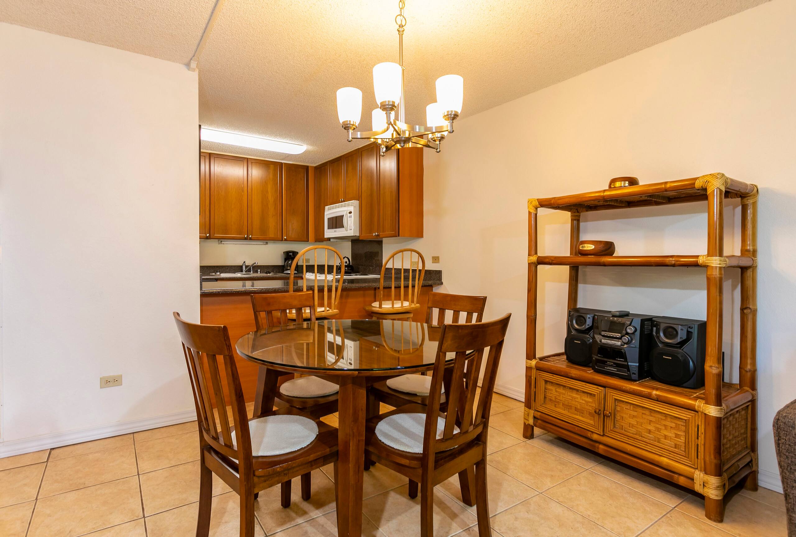 Condo in Kihei · ★4.4 · 1 bedroom · 2 beds · 2 baths - Image 7