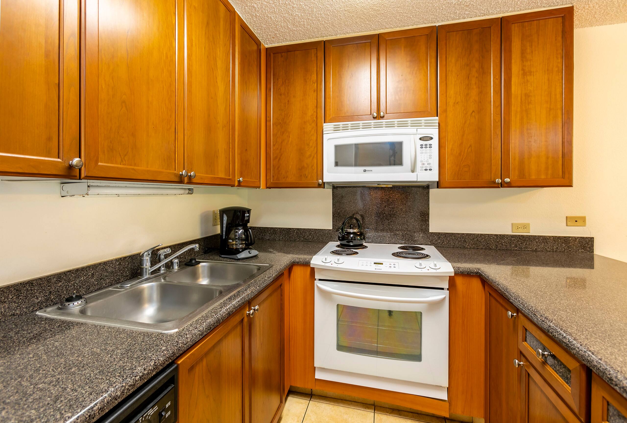 Condo in Kihei · ★4.4 · 1 bedroom · 2 beds · 2 baths - Image 11