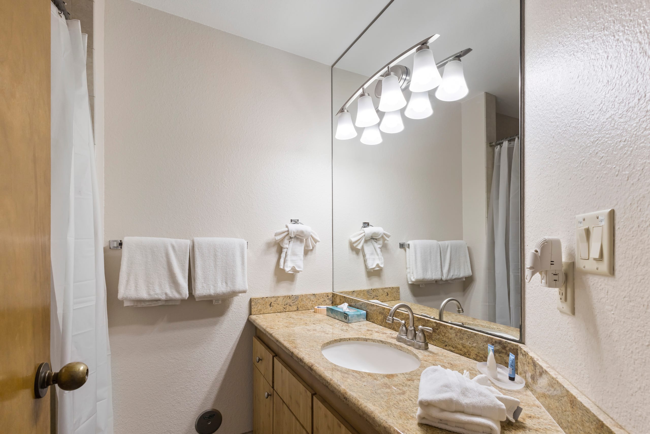 Condo in Kihei · ★4.5 · 1 bedroom · 2 beds · 2 baths - Image 23