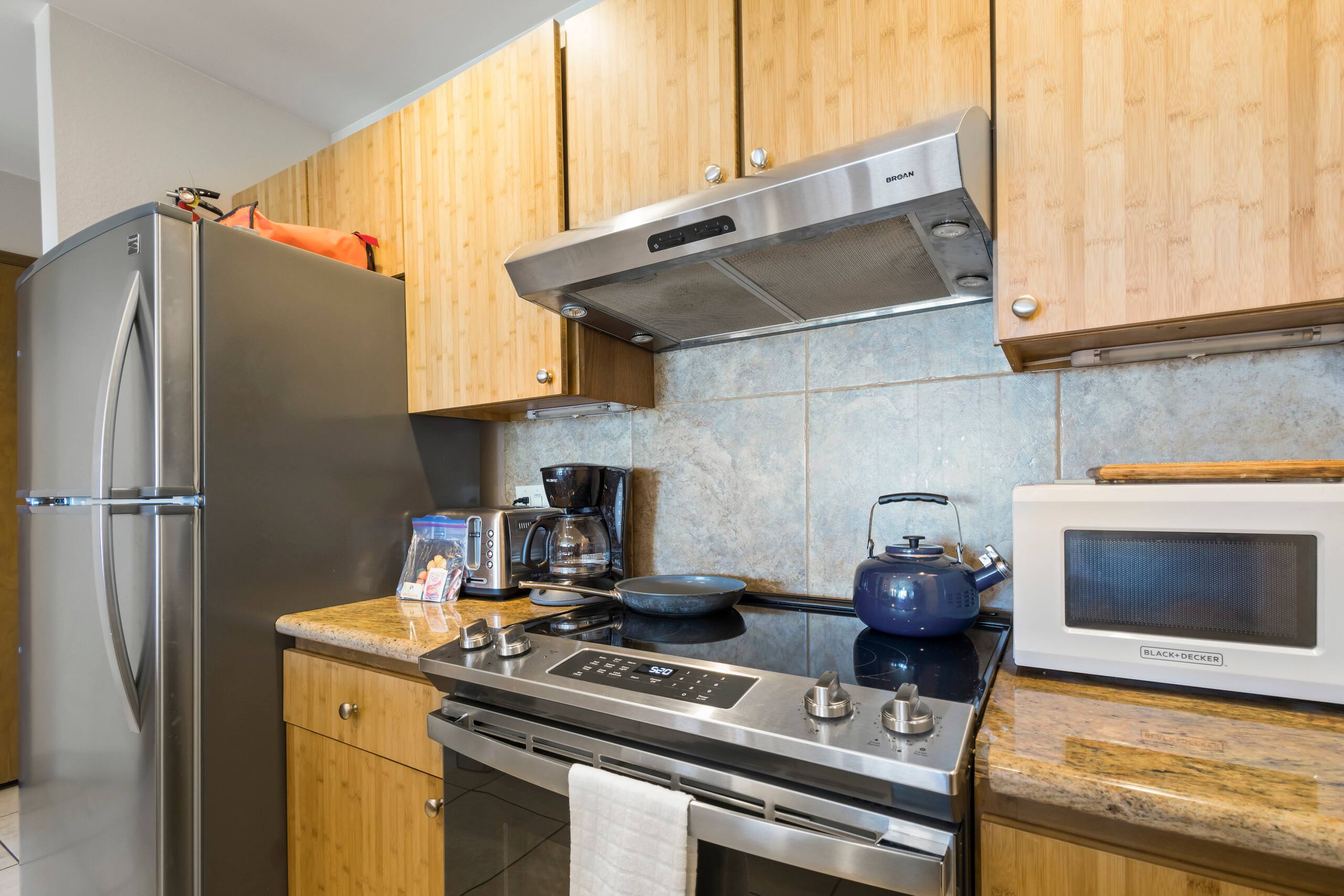Condo in Kihei · ★4.5 · 1 bedroom · 2 beds · 2 baths - Image 13