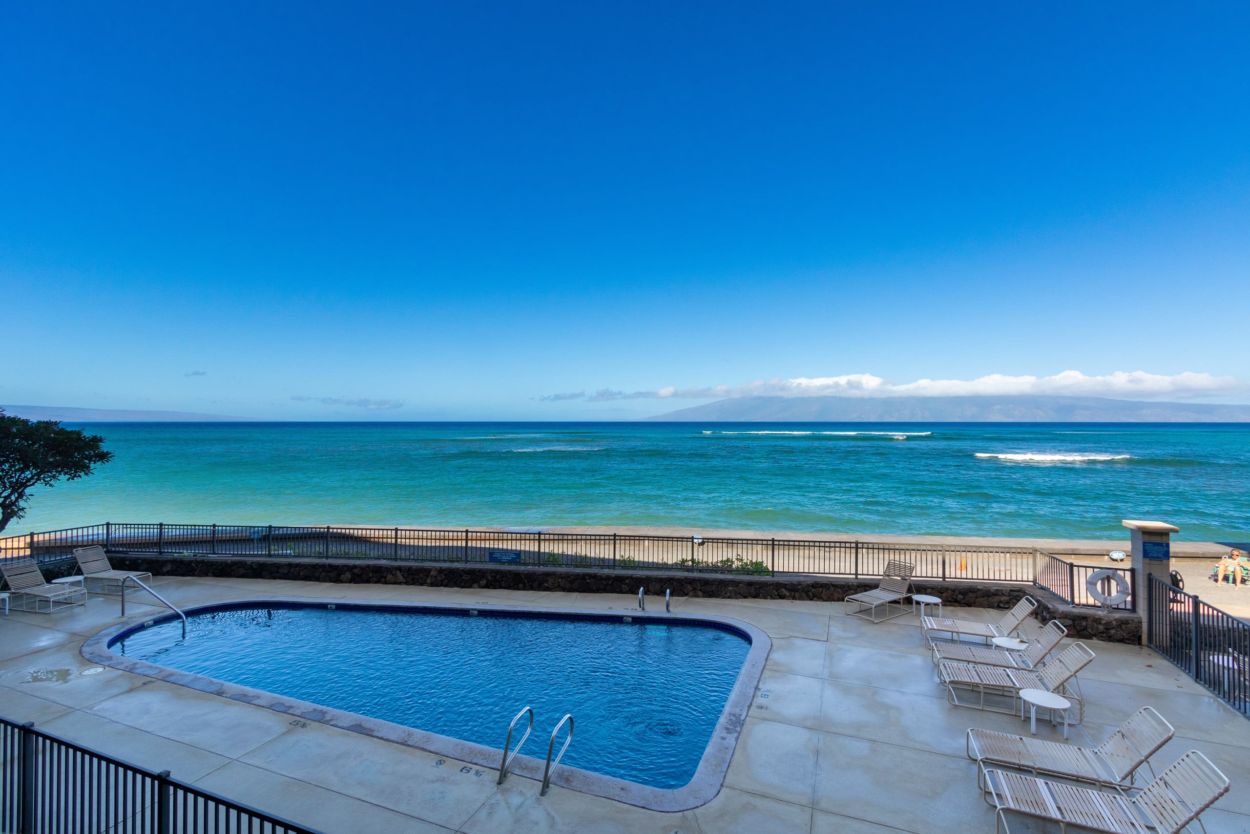 Oceanfront Kahana Reef Condo w/ Pool - Photo 17