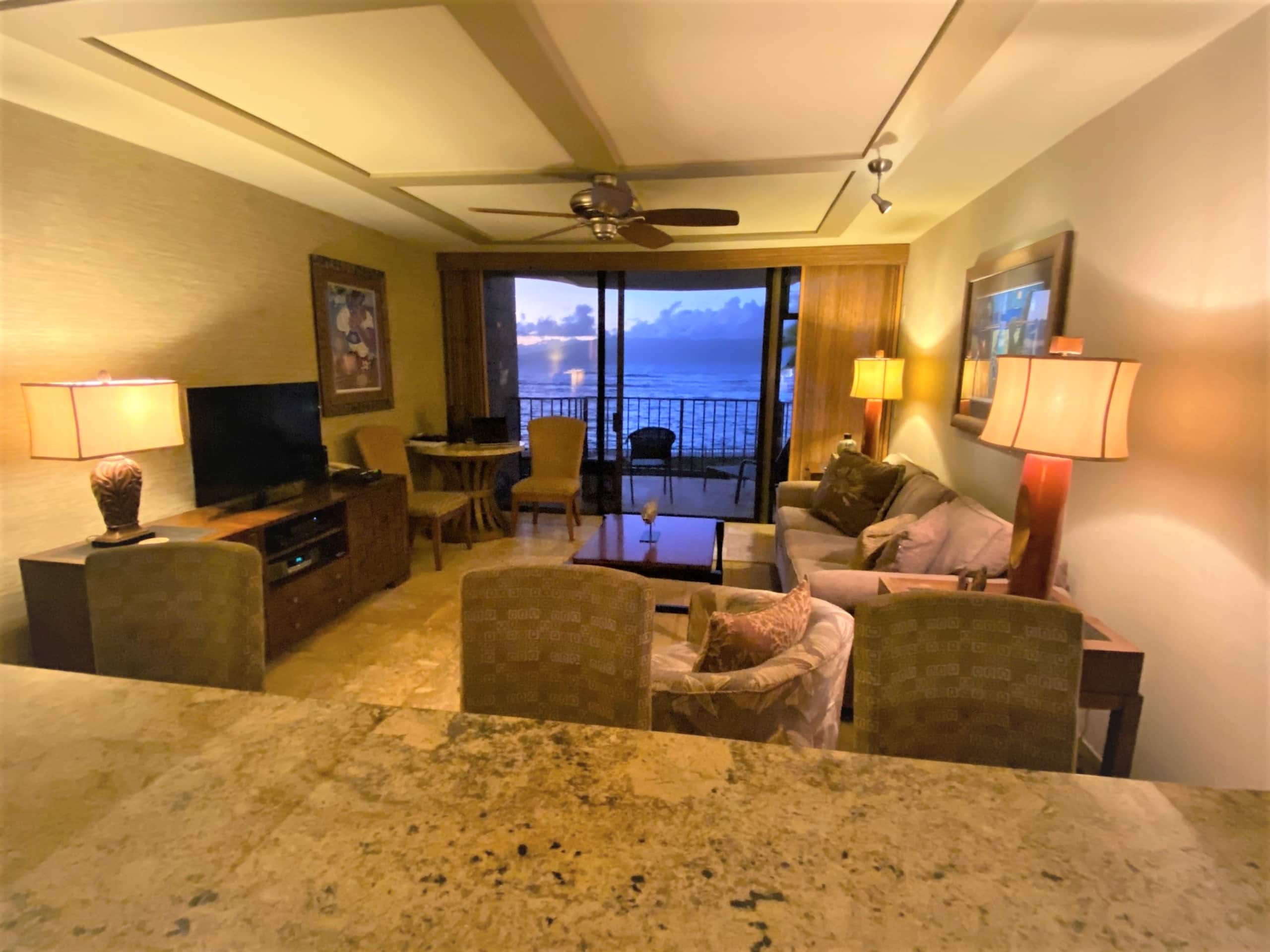 Oceanfront Kahana Reef Condo w/ Pool - Photo 6