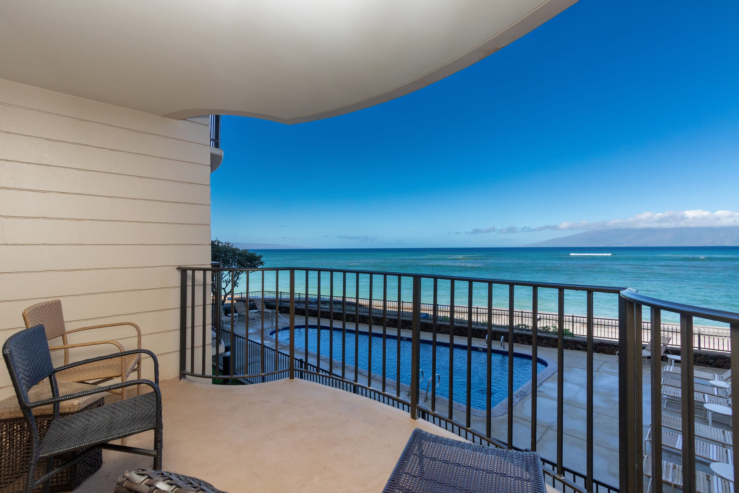 Oceanfront Kahana Reef Condo w/ Pool - Photo 1