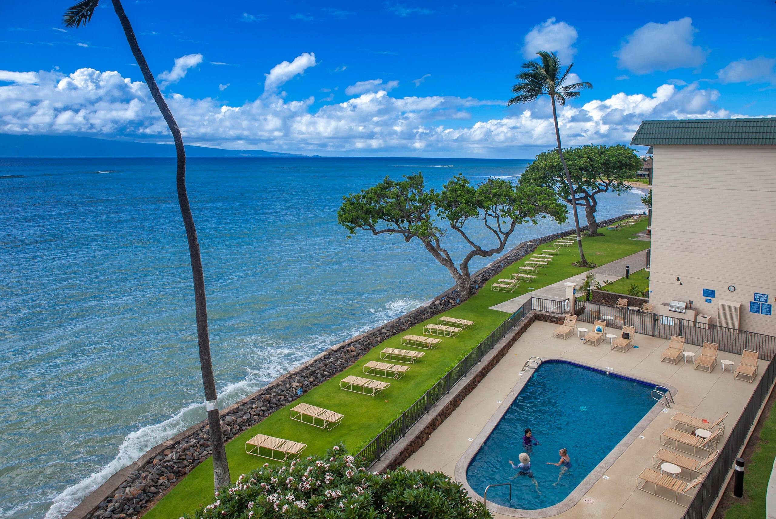 Oceanfront Kahana Reef Condo w/ Pool - Photo 44