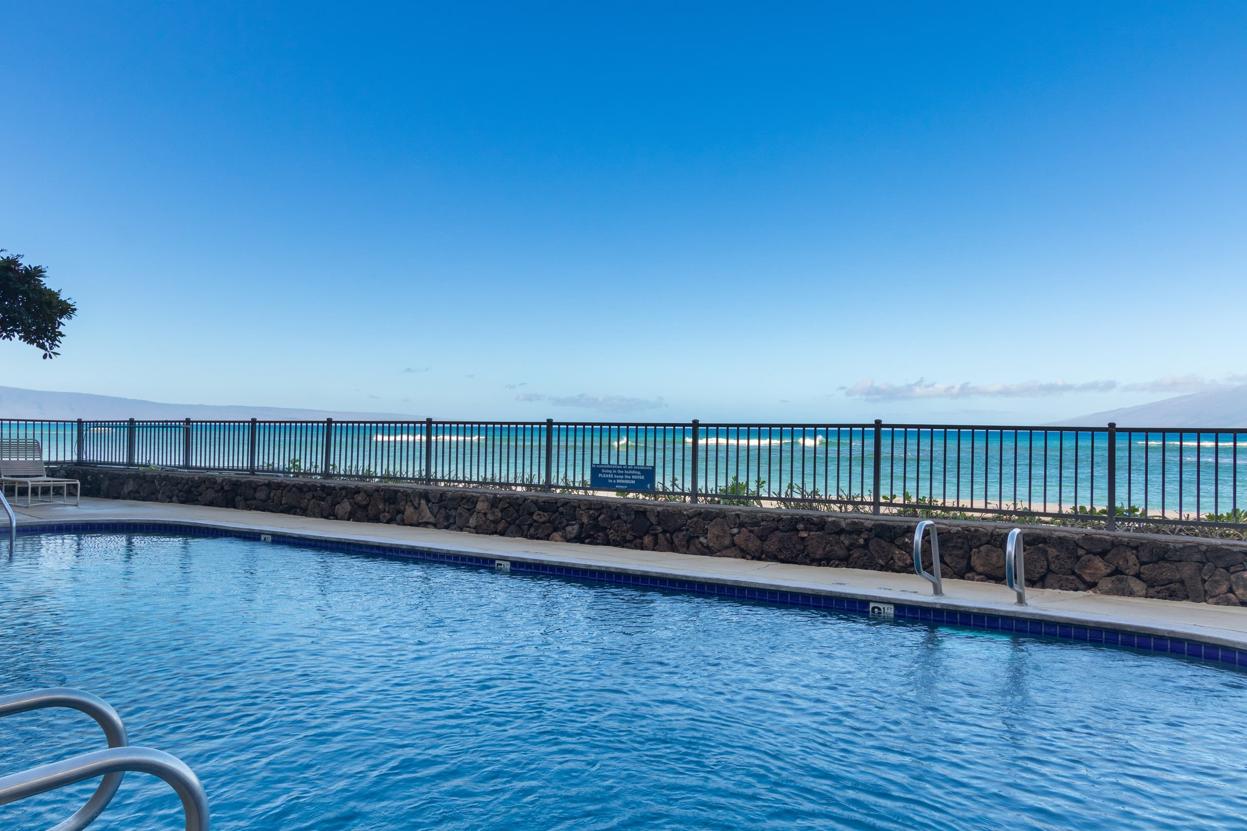 Oceanfront Kahana Reef Condo w/ Pool - Photo 18