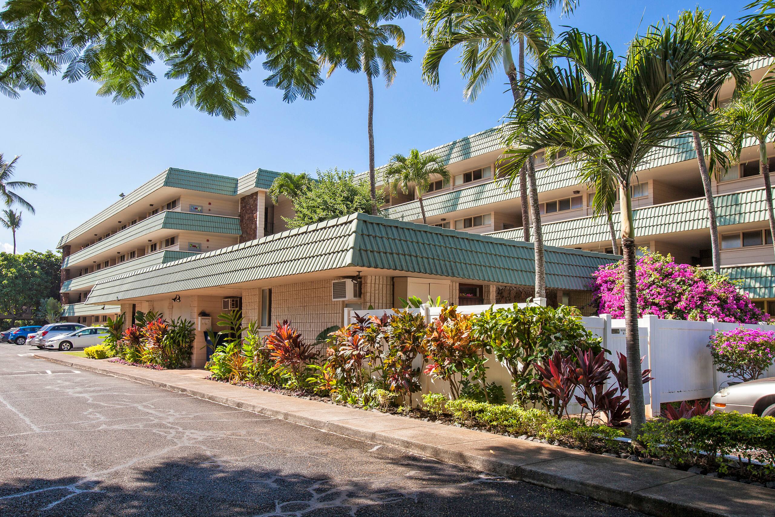 Oceanfront Kahana Reef Condo w/ Pool - Photo 32