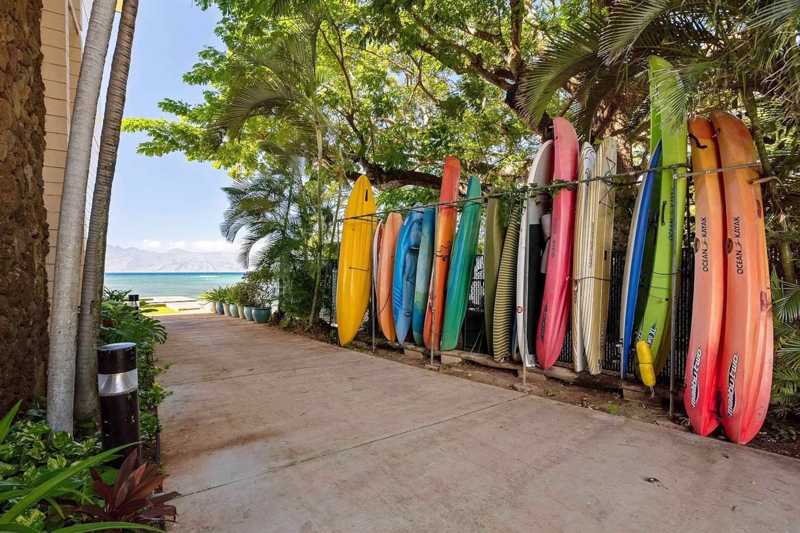 Oceanfront Kahana Reef Condo w/ Pool - Photo 41