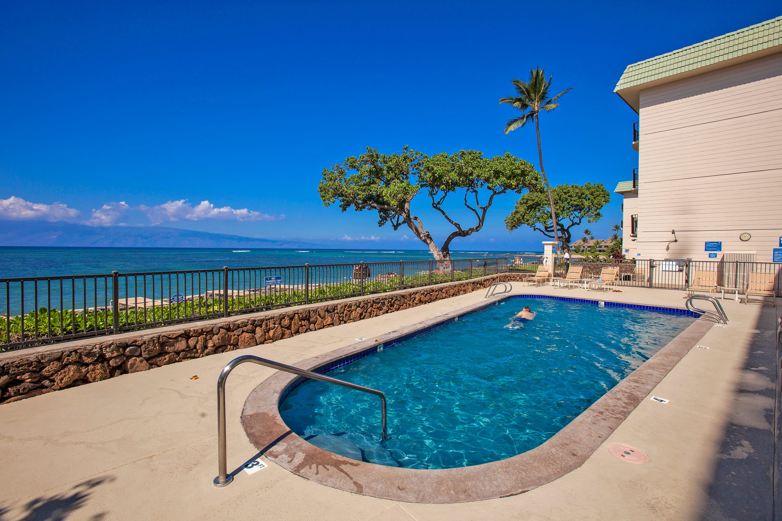 Oceanfront Kahana Reef Condo w/ Pool - Photo 36