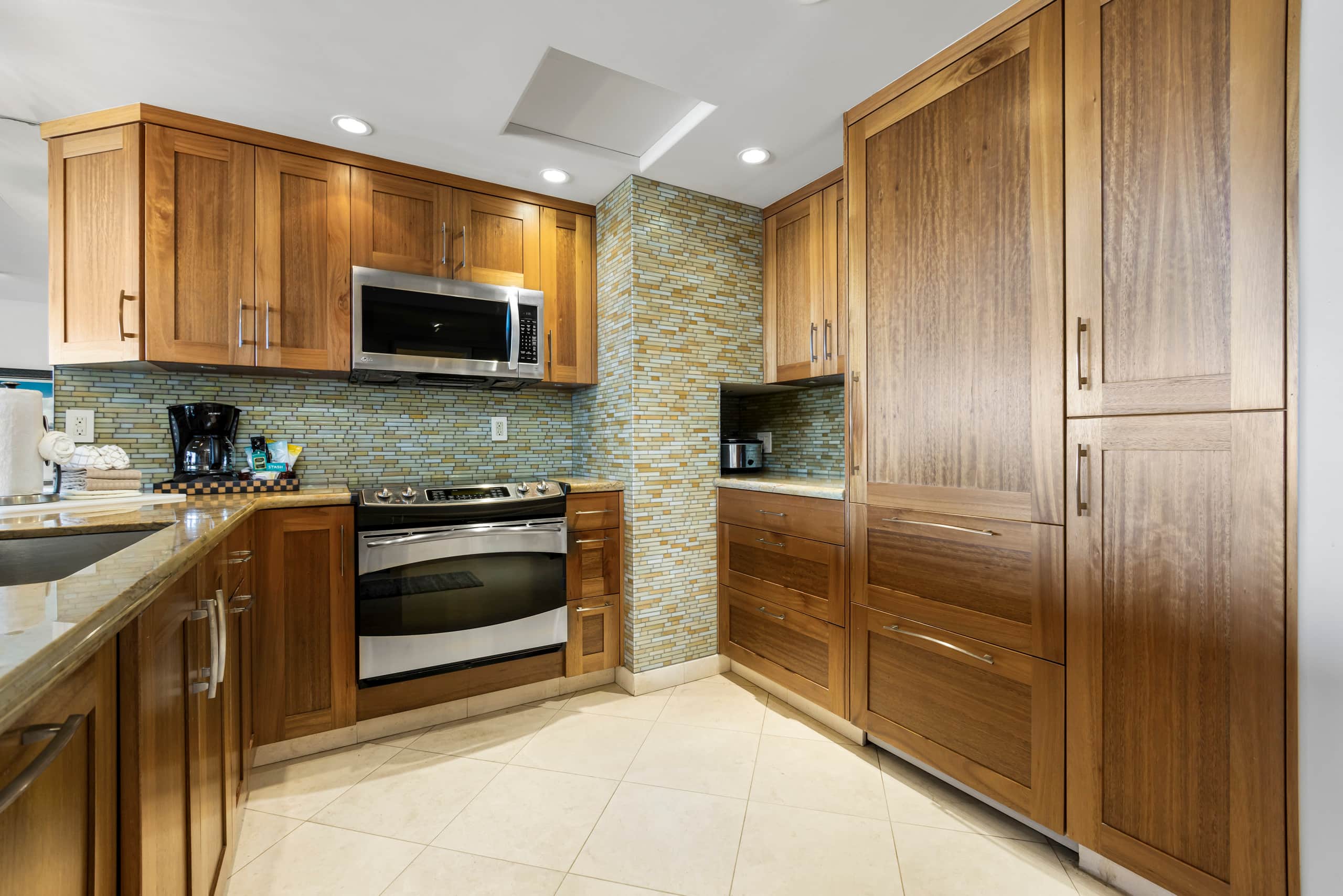 Condo in Lahaina · ★5.0 · 1 bedroom · 1 bed · 2 baths - Image 11