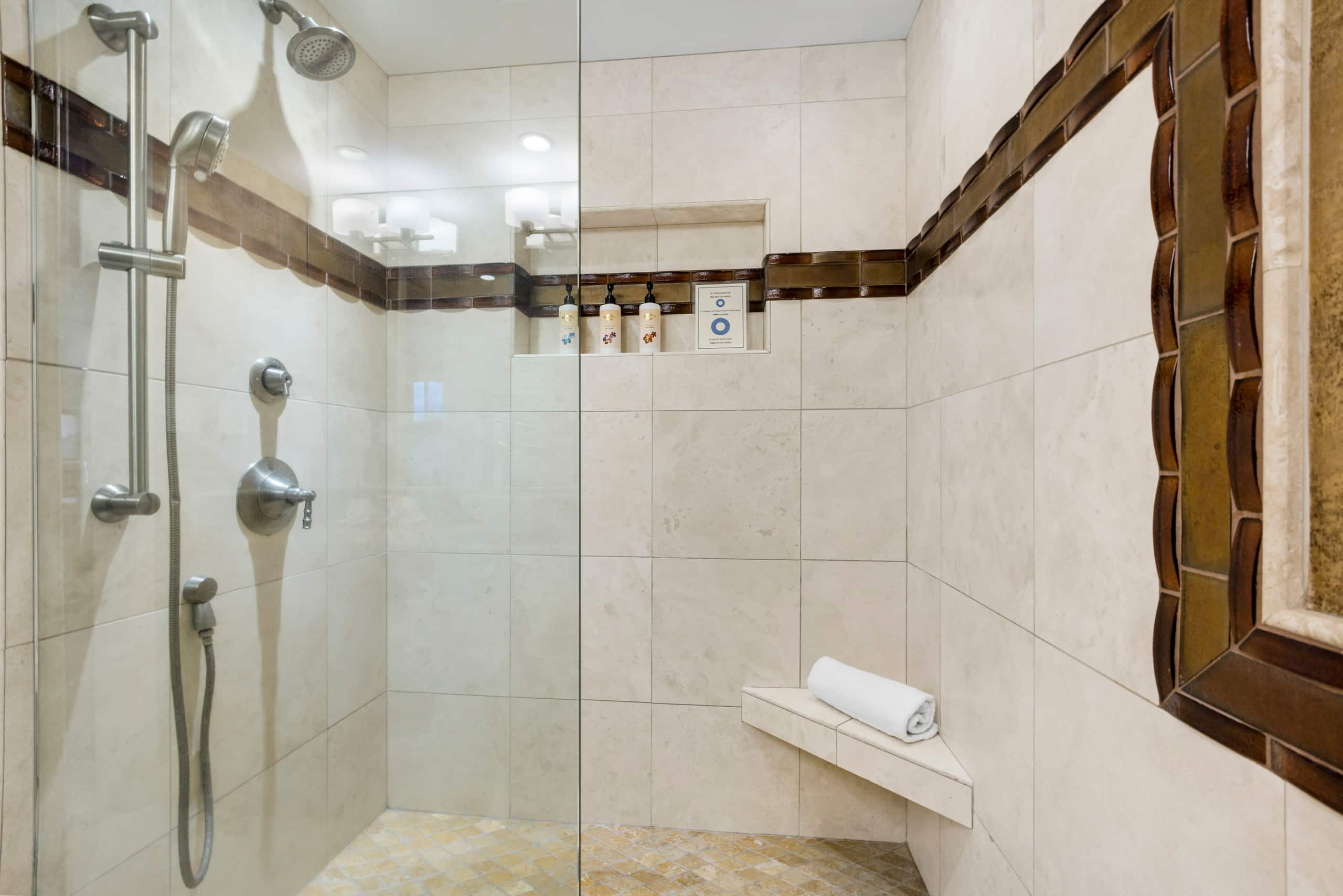 Condo in Lahaina · ★5.0 · 1 bedroom · 1 bed · 2 baths - Image 17
