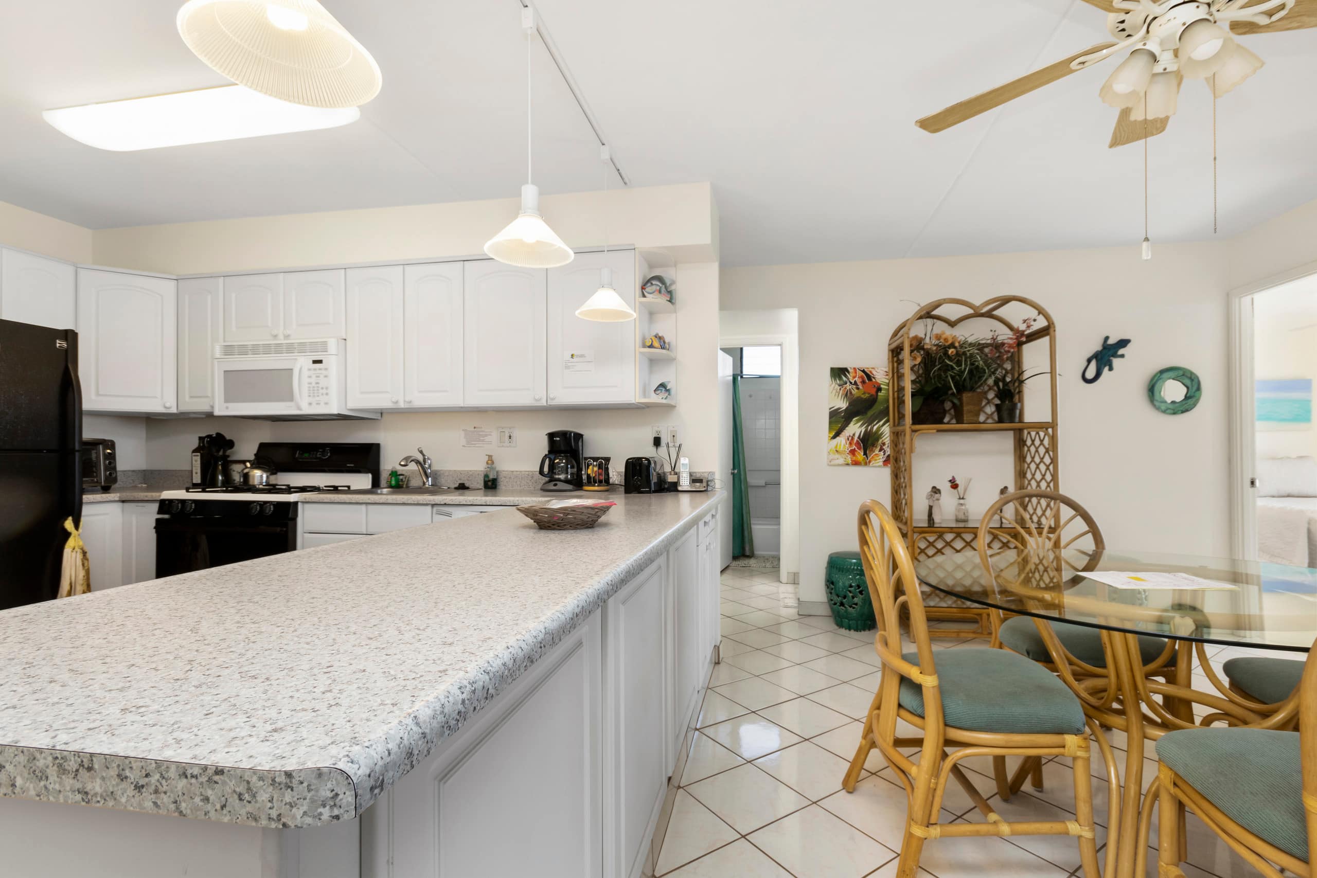 Condo in Kihei · ★4.64 · 2 bedrooms · 4 beds · 2 shared baths - Image 11