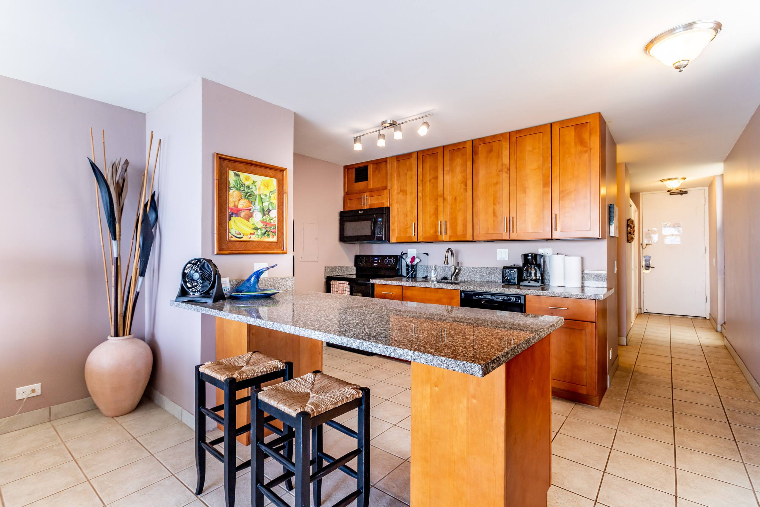 Condo in Lahaina · ★4.76 · 1 bedroom · 1 bed · 1 bath - Image 8