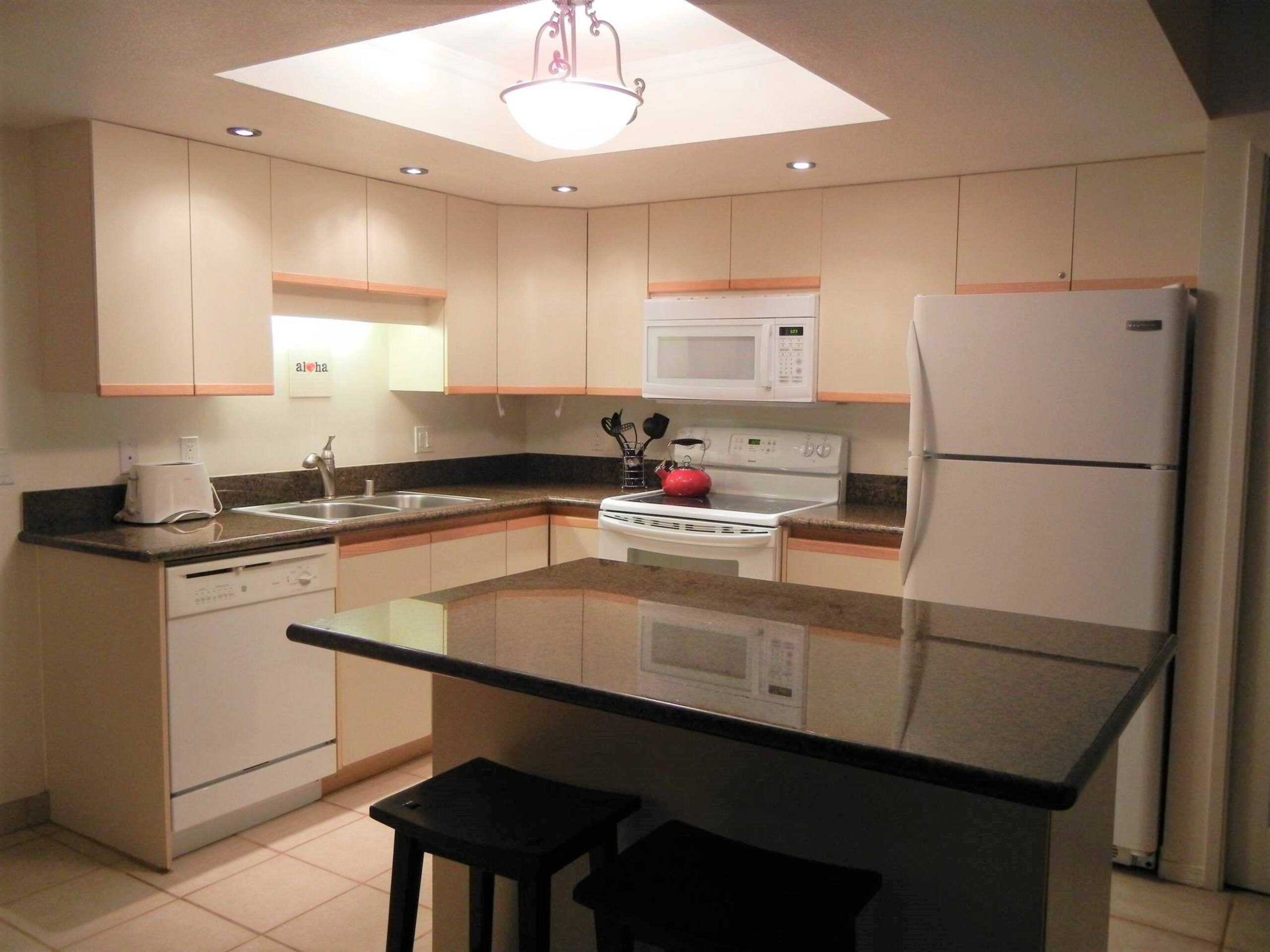 Condo in Kihei · ★4.6 · 2 bedrooms · 4 beds · 2 shared baths - Image 10