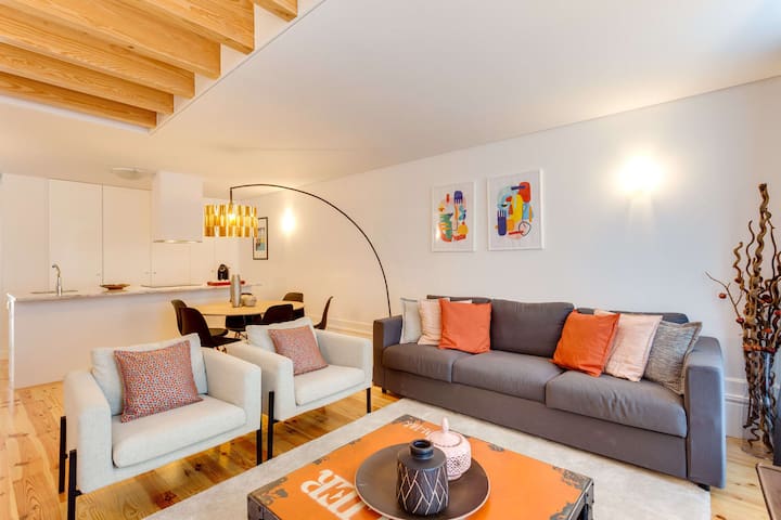 Almada Luxurious Duplex by DA’HOME