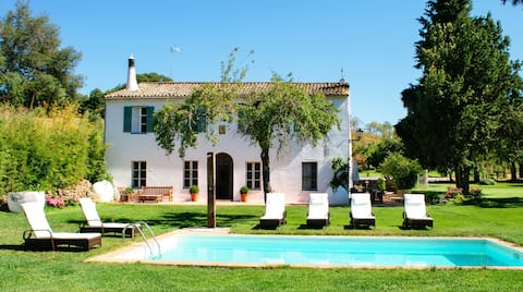 Exclusive house, garden & pool. Near village.