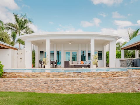 Villa Flamboyan - Stunning Oceanfront Villa