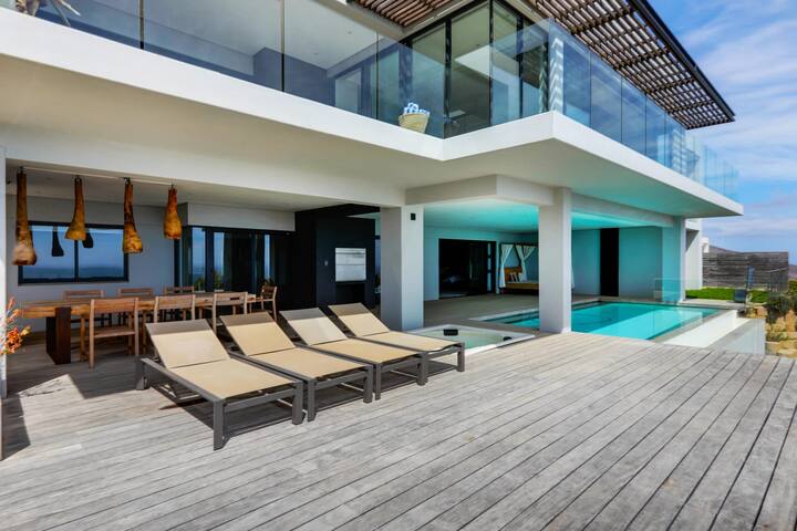 Luxurious Holiday Villa w/Views, Pool & Jacuzzi (H gallery image 4