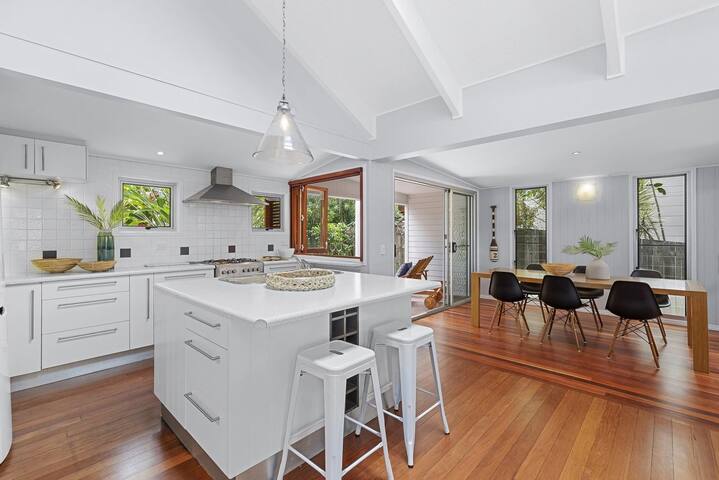 Dwyer St – Great Family Beach House! gallery image 2