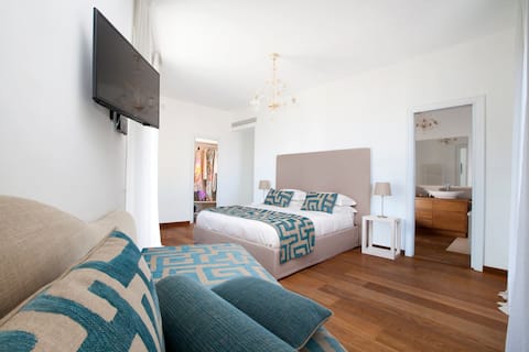 Luxury Home Sea View & Jacuzzi in Sorrento centre