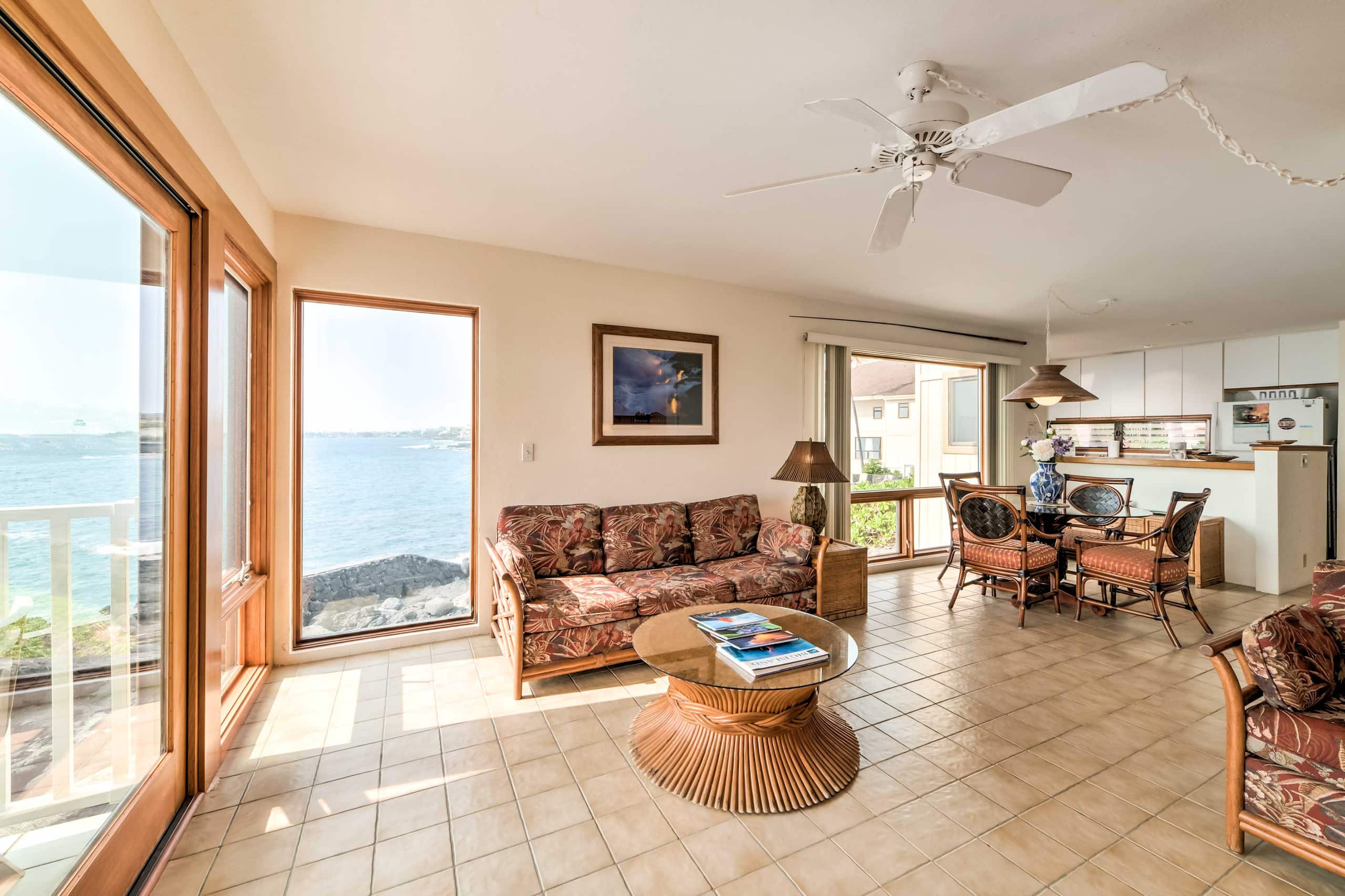 Townhouse in Kailua-Kona · ★4.37 · 2 bedrooms · 3 beds · 1.5 shared baths - Image 5