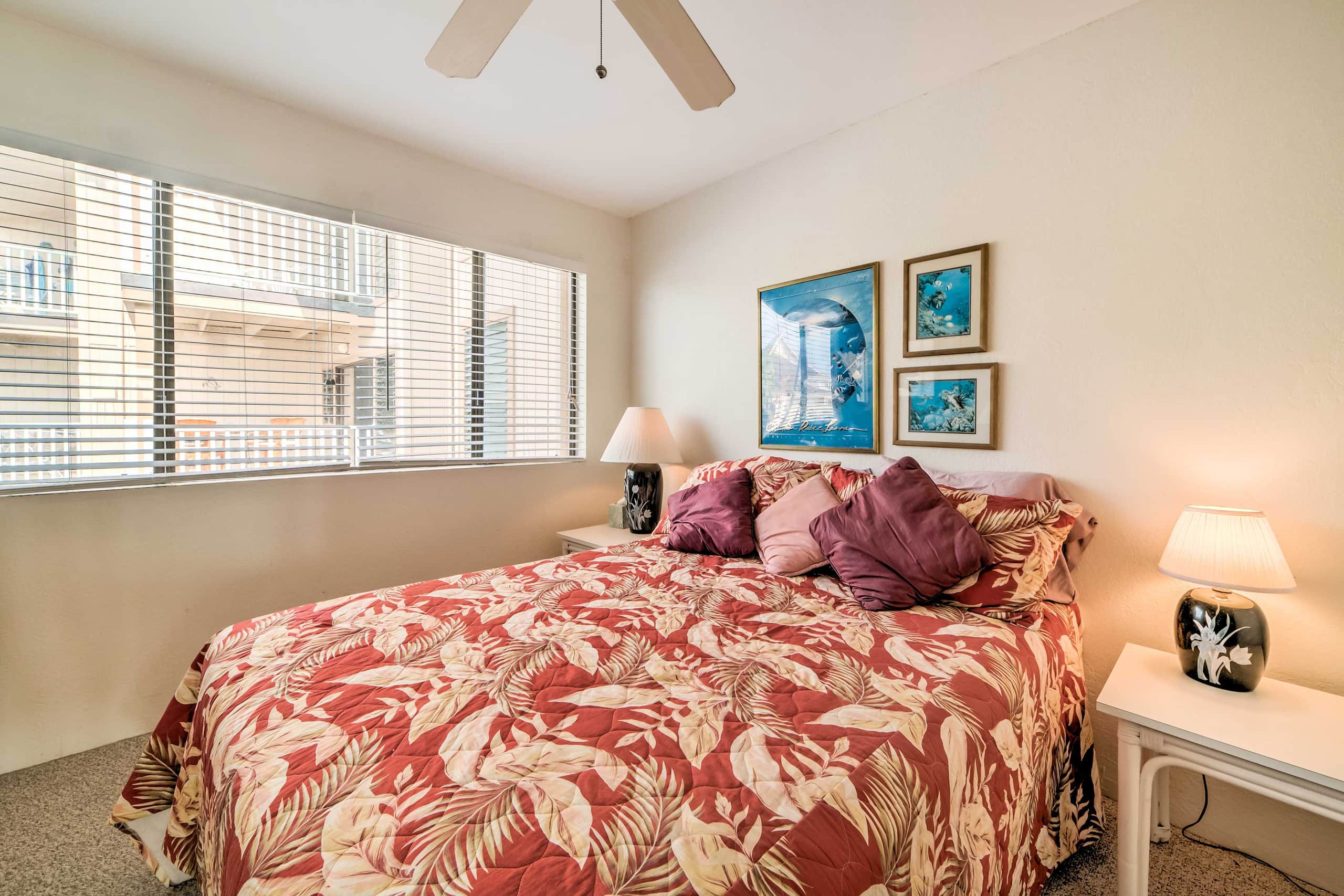 Townhouse in Kailua-Kona · ★4.37 · 2 bedrooms · 3 beds · 1.5 shared baths - Image 16