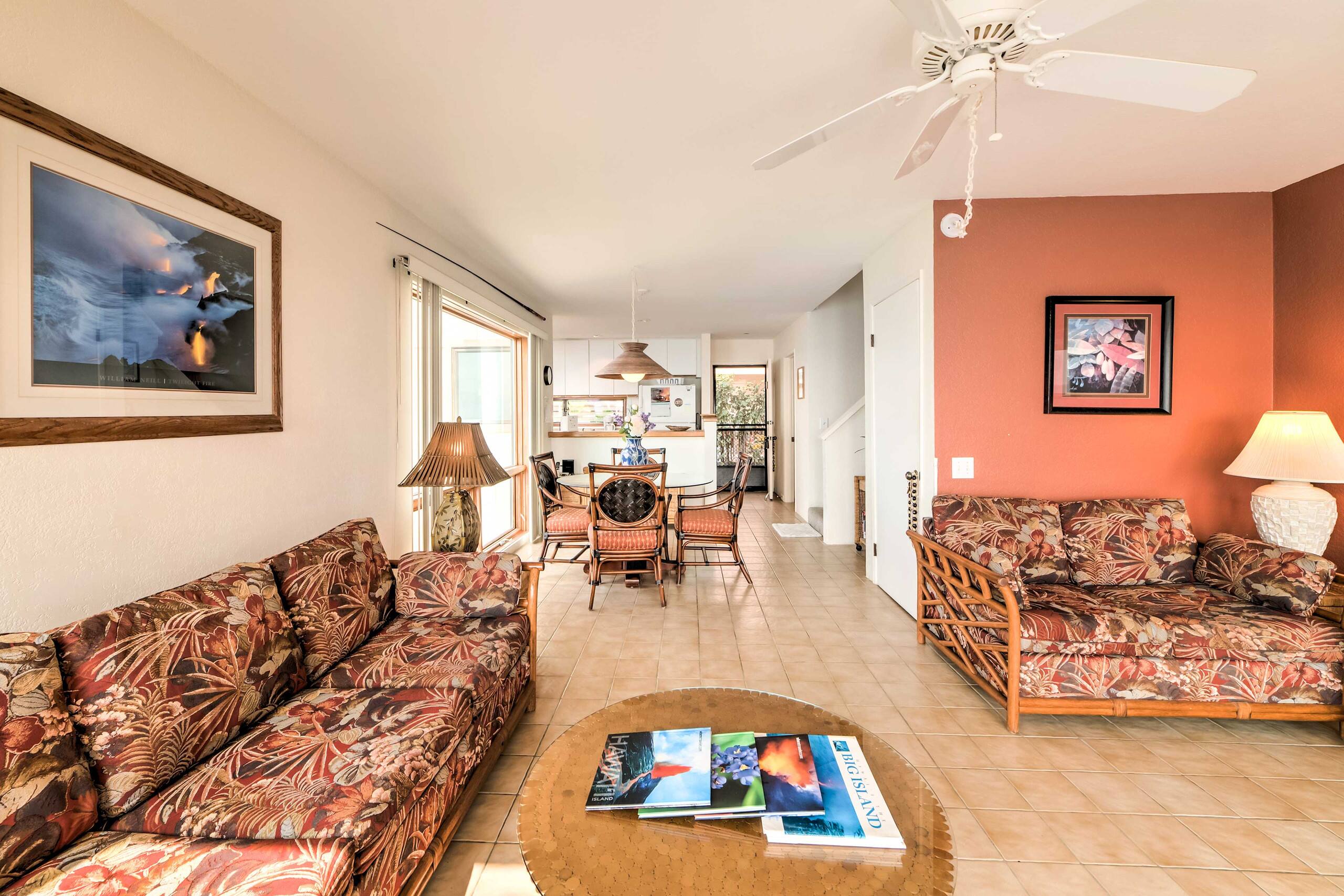 Townhouse in Kailua-Kona · ★4.37 · 2 bedrooms · 3 beds · 1.5 shared baths - Image 4