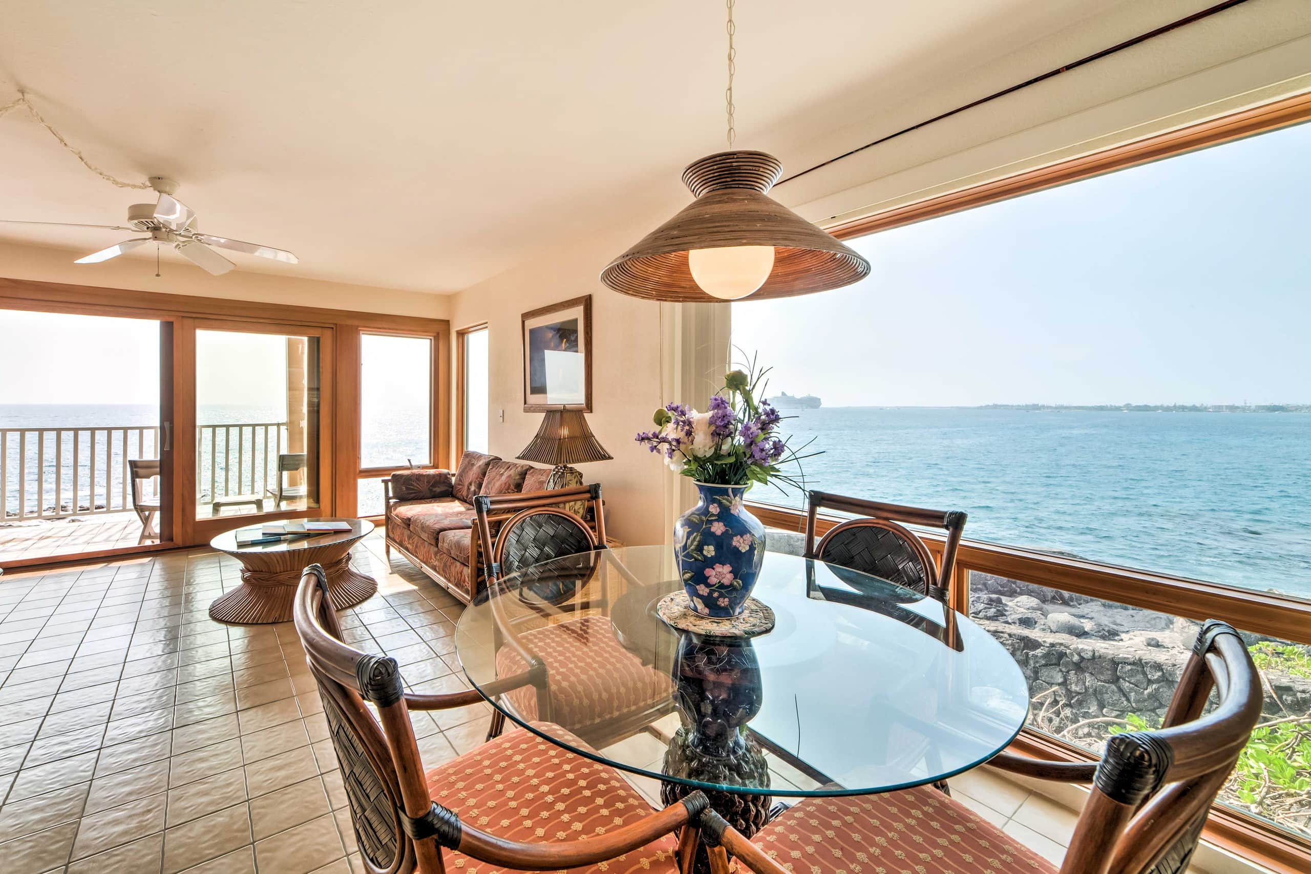 Townhouse in Kailua-Kona · ★4.37 · 2 bedrooms · 3 beds · 1.5 shared baths - Image 7