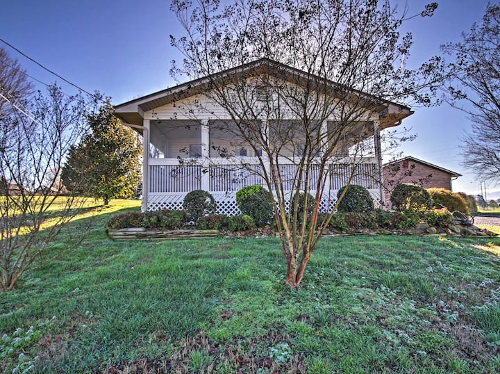 Smoky Mountains Cottage w/River Views + Hot Tub!