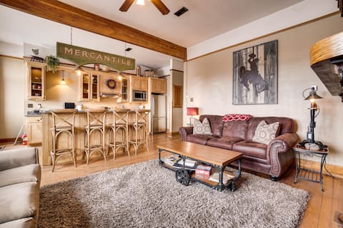 Vintage Downtown Laramie Apartment w/ Deck!