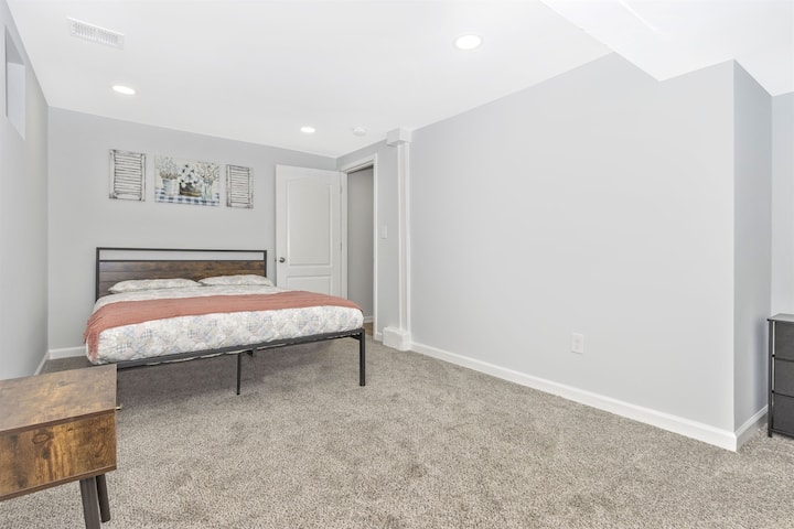 Სარდაფი, საძინებელი 3, საწოლი 152 × 203 სმ