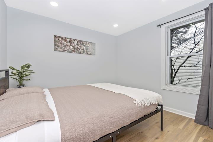 Მთავარი დონე, საძინებელი 2, საწოლი 152 × 203 სმ