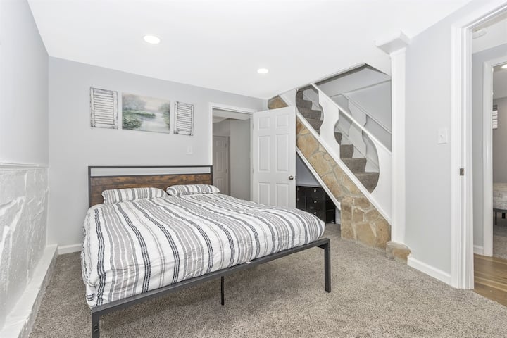 Სარდაფი, საძინებელი 4, საწოლი 152 × 203 სმ