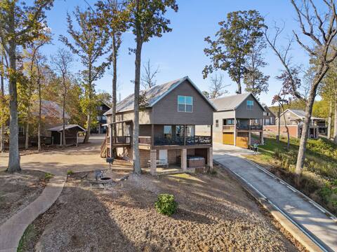 Rivers Ledge Cabin with breathtaking views, hot tu