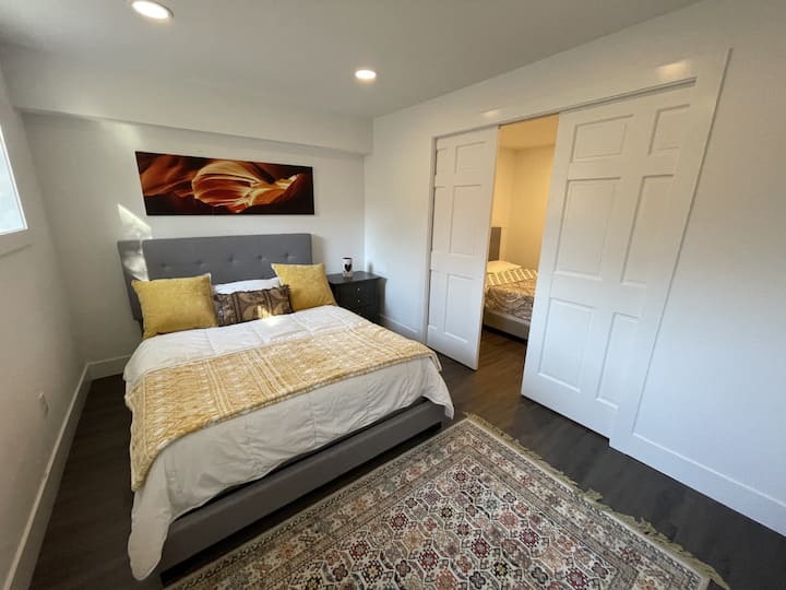 Dormitorio 5 contigua con el dormitorio #6 a través de una puerta con cerradura