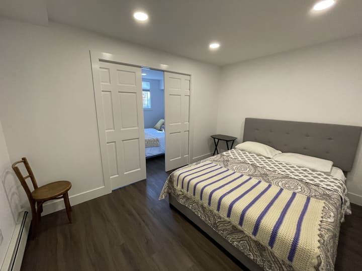 Dormitorio 6 contiguo con el dormitorio #5 a través de una puerta con cerradura