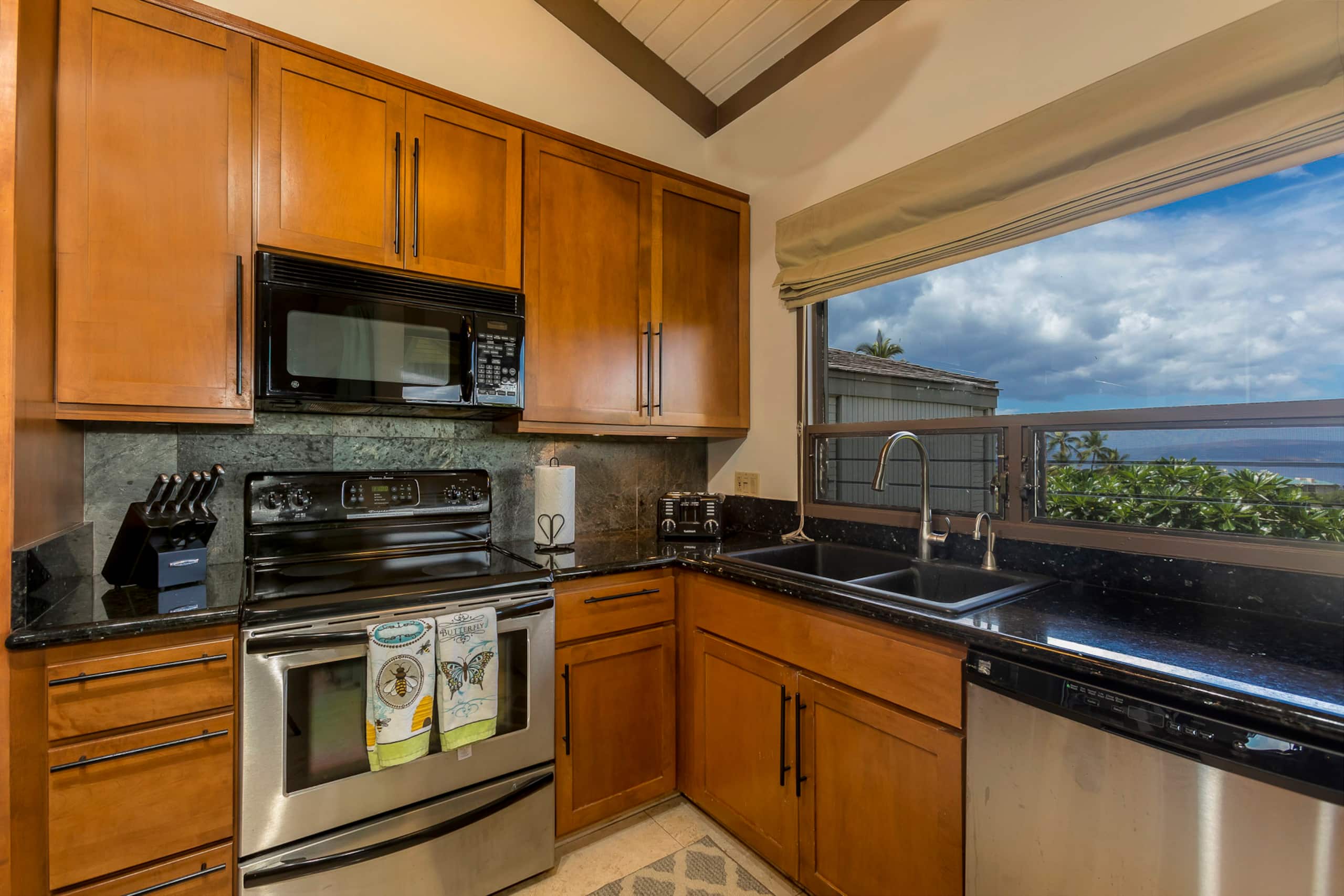 Condo in Kihei · ★4.8 · 2 bedrooms · 4 beds · 2 shared baths - Image 22