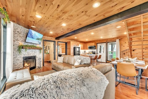 Pop & Granny's cabin with a fire pit, hot tub, & i