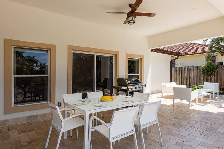 Modern Waterfront Home w/Heated Pool, Avocado Tree gallery image 5