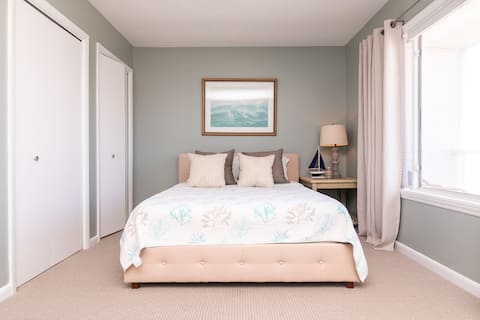 *Walk to the Beach* Ocean Block Condo