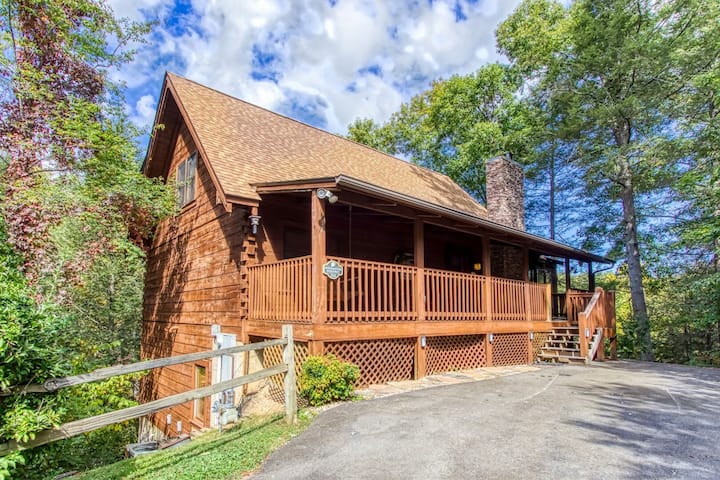 5br 5ba 1 Mi To Parkway Hot Tub & Pool Table - Pigeon Forge, TN