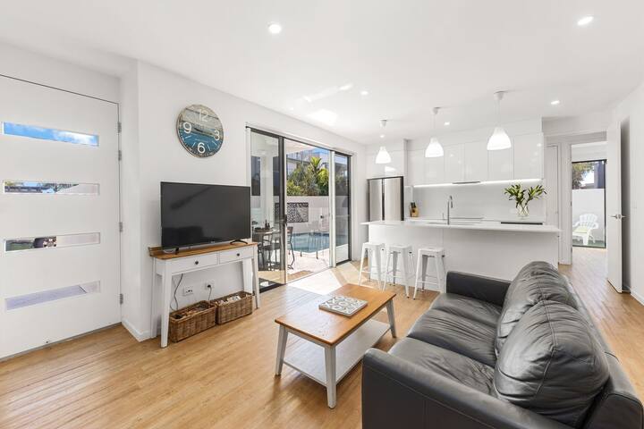 Waves Beach House gallery image 5