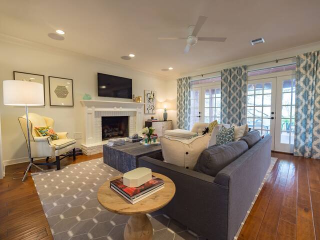 Luxury + Walk to Zilker – Treemont Home! gallery image 5