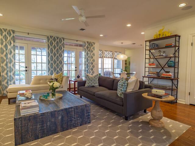 Luxury + Walk to Zilker – Treemont Home! gallery image 4