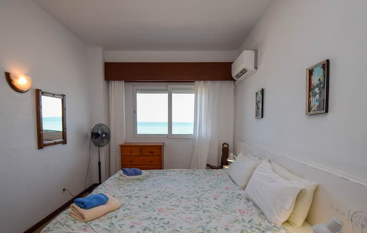 Ref:237 Beachfront Apartment In Carvajal With Pool - Fuengirola