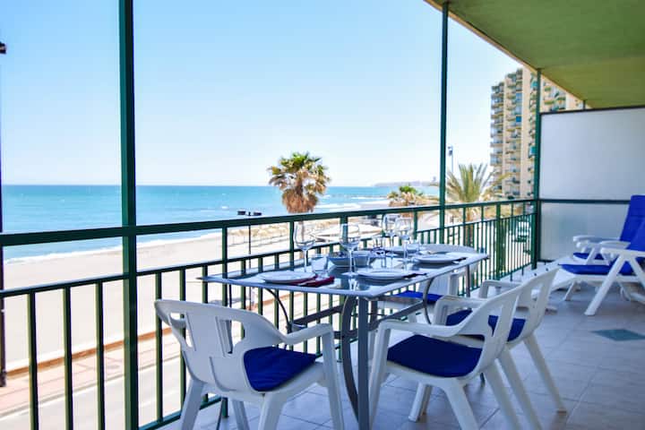 Ref:237 Beachfront Apartment In Carvajal With Pool - Fuengirola