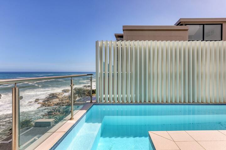 Cape Nights – Stylish Villa, Panoramic Views, Pool gallery image 3