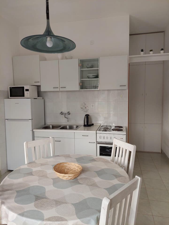 A-700-a Appartement D'une Chambre Avec La Terrasse - Supetar