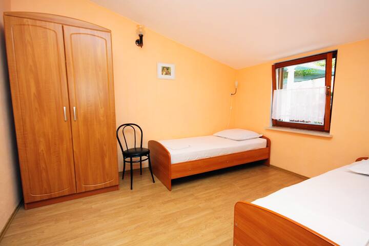Bedroom 2, Surface: 13 m²
