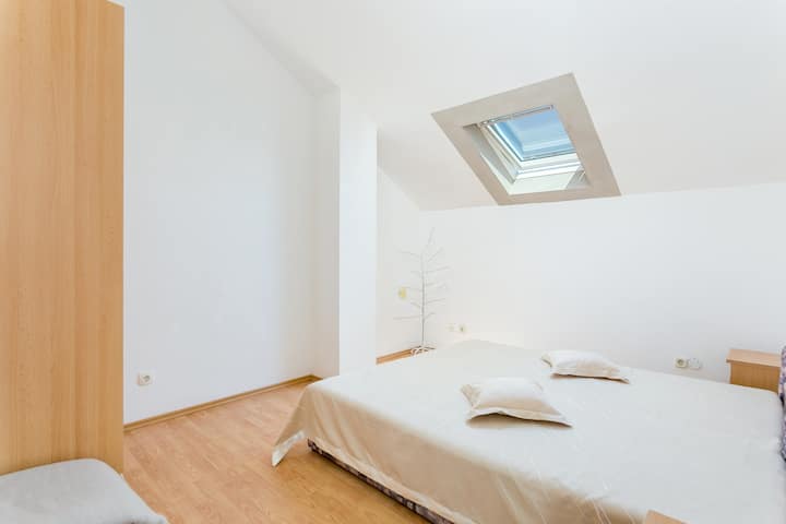 Chambre 2, Surface : 12 m²