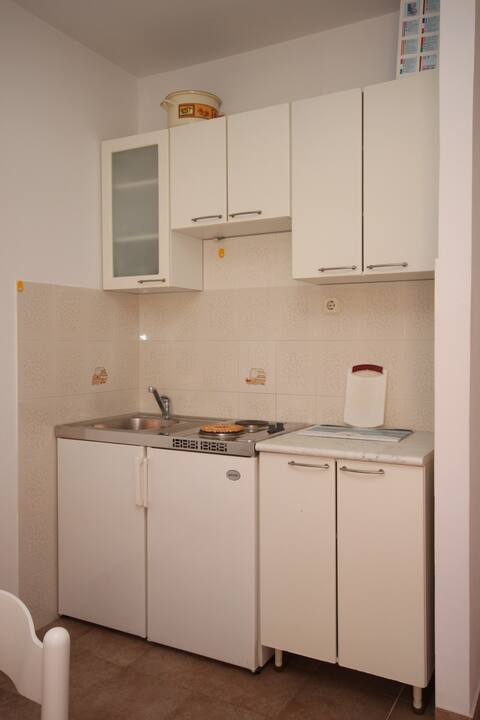 Top performing Airbnb: A-6424-a Two bedroom apartment near beach in Jakišnica